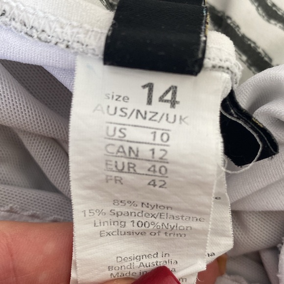 Nip tuck swim - Picture 5 of 5